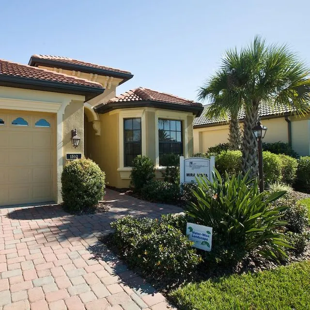 thumbnail for publication: Florida-Friendly Landscaping™ Guidelines for Community Associations: Considerations for Selecting a Landscape Contractor and Writing an Effective Landscaping Contract